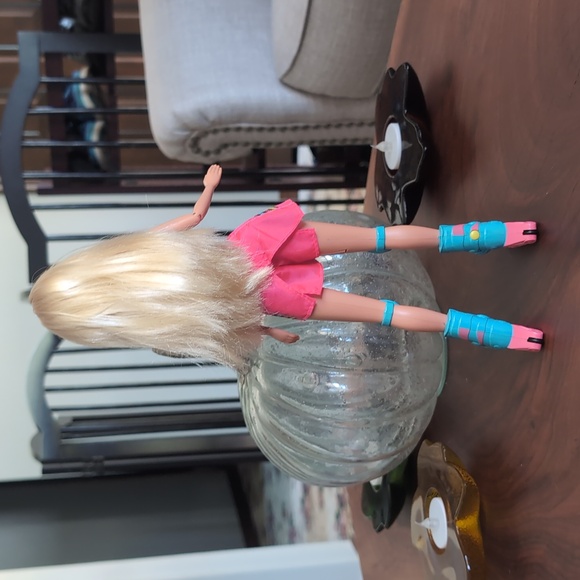 1999 Cool Skating Barbie - Picture 6 of 8